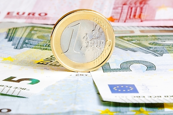 포토 JPG 해외이미지 1 유럽 백그라운드 지폐 돈 비즈니스 성공 사람없음 빨간색 금융 경제 파란색 쇼핑 세일 쌓기 달러 동전 쪽지 저축 유로 흰색 변화 시장 재산 닫기 구매 주식 투자 5 계산서 빚 수입 위기 비용 해외202004 해외포토 나라 컬러 컨셉 모션 숫자 파일형식 이미지허브