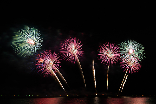 포토 JPG 해외이미지 기념일 행복 백그라운드 크리스마스 하늘 불 추상 휴가 불꽃 새로움 폭죽 이벤트 사람없음 빨간색 빛 컬러풀 파티 축제 어둠 축하 야간 폭발 연도 광 카운트다운 해외202004 해외포토 자연요소 감정 컬러 컨셉 무늬 파일형식 이미지허브