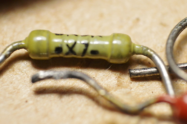 포토 JPG 해외이미지 산업 백그라운드 부분 사람없음 금속 검은색 힘 장비 묘사 라디오 반도체 전자 아날로그 공학 다이오드 실리콘 엘리먼트 옛날 하드웨어 해외202004 해외포토 교육 컬러 재질 전자제품 컴퓨터 파일형식 이미지허브