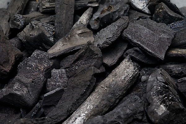 포토 JPG 해외이미지 음식 조각 백그라운드 불 사람없음 목재 빛 검은색 어둠 에너지 금지 뜨거움 그릴 바비큐 가루 질감 연료 숯 석탄 여신 화상 해외202004 해외포토 자연요소 나무 컬러 재료 주방용품 상처 파일형식 이미지허브