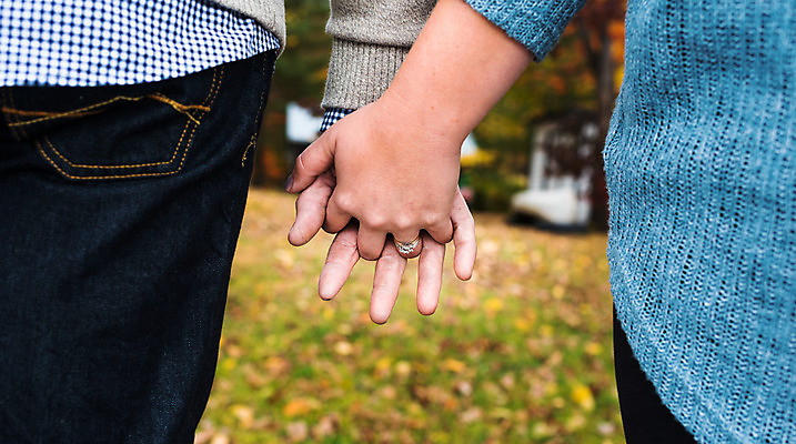 포토 JPG 해외이미지 커플 손가락 함께함 관리 사람 사람없음 숫자 반지 잡기 해외202004 해외포토 문자 손 컨셉 장신구 관계 모션 파일형식 이미지허브