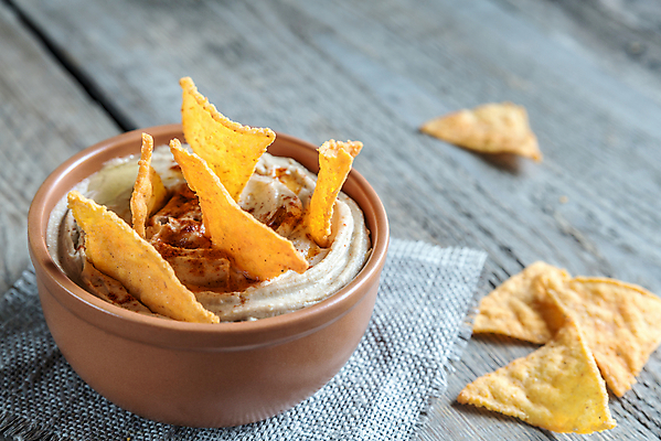 포토 JPG 해외이미지 실내 사람없음 나초 나무그릇 중동음식 나무배경 해외202004 훔무스 해외포토 그릇 음식 백그라운드 내부 목재 파일형식 이미지허브