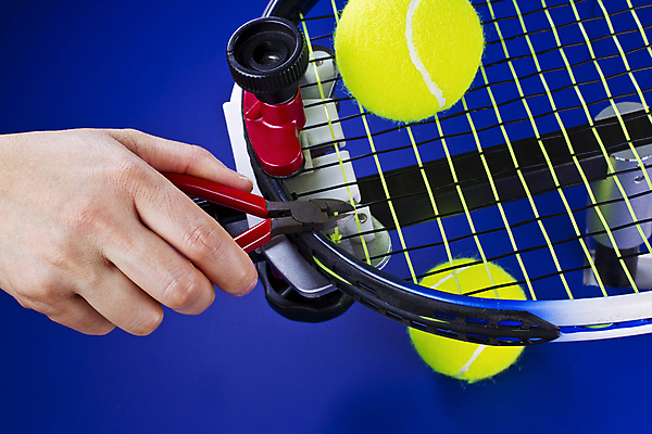 포토 JPG 해외이미지 손 줄 스포츠 공 집게 사람없음 가로 빨간색 초록색 파란색 노란색 우주 검은색 기계 경쟁 장비 도전 테니스 게임 도구 라켓 수리 오브젝트 펜치 긴장 유지 펠트 해외202004 해외포토 감정 스포츠용품 컬러 컨셉 놀이 신체부위 구기 공구 파일형식 천_직물 이미지허브