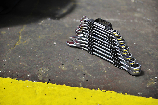 포토 JPG 해외이미지 산업 비즈니스 공장 실내 사람없음 장비 공구 스패너 해외202004 해외포토 공업 내부 도구 파일형식 이미지허브