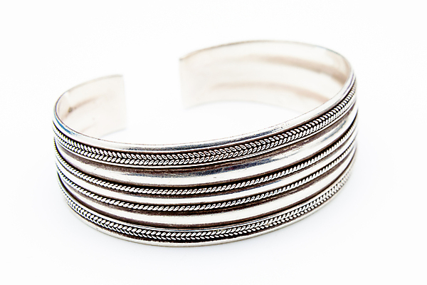 포토 JPG 해외이미지 디자인 여자 백그라운드 패턴 장신구 팔찌 선물 미술 사람없음 장식 컬러풀 유행 금속 원형 화려 고급 우아함 은색 보석 수집 오브젝트 싱글 고립 스타일 해외202004 해외포토 도형 컬러 컨셉 무늬 재질 문화예술 사람 광석 파일형식 이미지허브