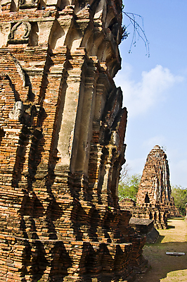 포토 JPG 해외이미지 구름 전통 외관 아시아 문화 여행 불교 건축양식 태국 하늘 벽돌 동양인 사람없음 야외 건물 조각상 탑 기도 사찰 영혼 역사 재산 명상 사리탑 숭배 옛날 파멸 해외202004 해외포토 자연요소 건축물 건축 나라 종교 컨셉 종교건축 인종 금융 조형물 파일형식 소멸 이미지허브