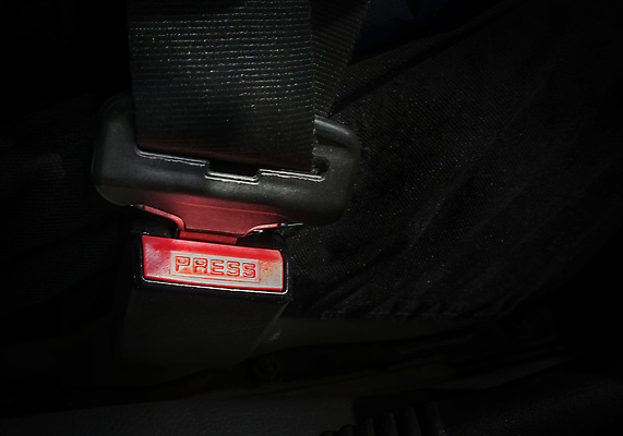 포토 JPG 해외이미지 도로 여행 백그라운드 의자 교통시설 자동차 자물쇠 건강 안전 사람없음 내부 빨간색 금속 검은색 회색 운전 벨트 직물 운전사 보호 위험 플라스틱 사건 묘사 잠금 보안 언론 고정 보험 스트랩 자동 해외202004 해외포토 직업 잡화 길 육상교통 컬러 가구 교통 컨셉 모션 재질 시설 파일형식 이미지허브