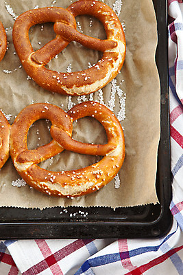 포토 JPG 해외이미지 쟁반 실내 사람없음 브레첼 종이호일 해외202004 해외포토 디저트 내부 파일형식 이미지허브