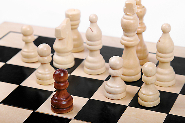 포토 JPG 해외이미지 조각 컨셉 놀이 함께함 사람없음 목재 갈색 사각형 검은색 힘 도전 게임 흰색 체스말 체스 오브젝트 리더 싸움 신분 위치 체스판 개성 문제 차별 특별함 혼자 해외202004 해외포토 도형 나무 컬러 재료 모션 말_게임 파일형식 이미지허브