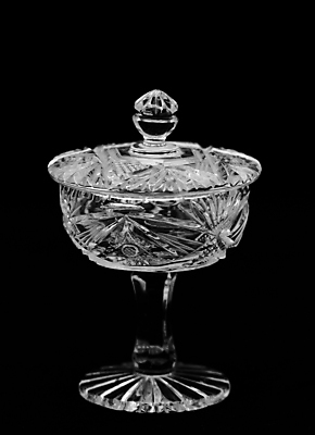 포토 JPG 해외이미지 전통 종교 음료 백그라운드 와인잔 요리 사람없음 컵 빛 반사 식당 검은색 저녁식사 어둠 수확 골동품 뚜껑 흰색 사발 중세 고급 은색 크리스탈 오브젝트 싱글 질감 복고 고립 보유 성배 옛날 해외202004 해외포토 식기 컬러 컨셉 농업 술잔 상점 식사 사기그릇 역사 광석 파일형식 이미지허브