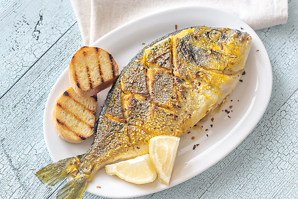 포토 JPG 해외이미지 접시 빵 바다 조각 다이어트 부분 건강 어류 요리 사람없음 목재 초록색 노란색 식당 튀김 껍질 흰색 황금 그릴 바게트 정상 굽기 지중해 만취 허브 해산물 올리브 슬라이스 도미 토스트 후추 카레 점심식사 사프란 해외202004 해외포토 나무 식물 식기 열매 음식 컬러 재료 주방용품 상점 식사 수중동물 구이 향신료 술취함 파일형식 이미지허브