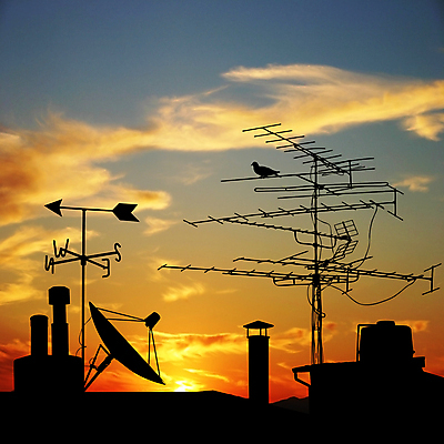 포토 JPG 해외이미지 구름 접시 실루엣 조류 하늘 안테나 굴뚝 풍경 사람없음 일출 일몰 인공위성 옥상 해외202004 해외포토 자연요소 동물 식기 통신 촬영기법 노을 파일형식 이미지허브