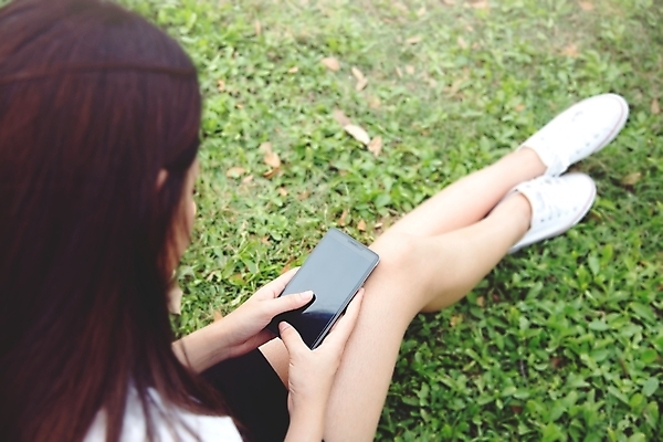 포토 JPG 해외이미지 직업 학생 교육 백그라운드 인터넷 비즈니스 통신 학교 모바일 동양인 사람없음 스마트폰 컴퓨터 사무실 디지털 정보 업무 비즈니스우먼 메시지 이메일 상품 연결 강의 전화기 대학교 상업 단절 마케팅 소셜 채팅 터치스크린 해외202004 해외포토 여자 인종 전자제품 핸드폰 스마트기기 작업 직장인 파일형식 이미지허브