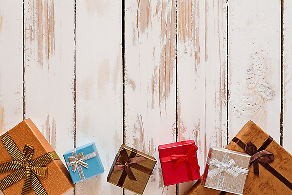 포토 JPG 해외이미지 크리스마스 겨울 휴가 선물 사람없음 목재 가로 빨간색 상자 축제 흰색 축하 12월 연도 카피스페이스 해외202004 해외포토 나무 계절 기념일 컬러 컨셉 재료 공백 날짜 파일형식 이미지허브