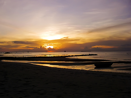 포토 JPG 해외이미지 구름 모래 바다 오렌지 아프리카 따뜻함 사람없음 파란색 황혼 일몰 보트 탄자니아 해외202004 해외포토 자연요소 나라 컬러 배_교통 과일 노을 파일형식 이미지허브