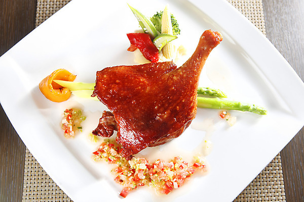 포토 JPG 해외이미지 접시 음식 토마토 채소 육류 사람없음 식당 식사 치킨 아스파라거스 해외202004 해외포토 식기 식재료 상점 닭고기요리 파일형식 이미지허브