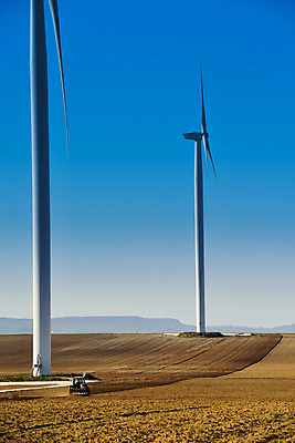 포토 JPG 해외이미지 식물 산업 선 밭 바람 새로움 사람없음 농장 환경 힘 재활용 장비 풍차 발전기 에너지 시골 칼날 스페인 생태계 프로펠러 자원 유지 내추럴 방앗간 혁명 개발 생태학 줄서기 획기적 해외202004 해외포토 자연요소 교육 유럽 컨셉 농업 모션 날씨 발전소 친환경 파일형식 이미지허브