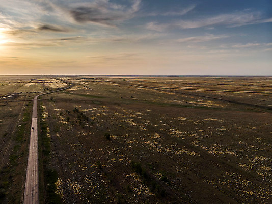 포토 JPG 해외이미지 나무 식물 구름 도로 여행 백그라운드 밭 교통시설 자연 하늘 풍경 사람없음 야외 초록색 여름 파란색 빛 태양 노란색 일출 맑음 일몰 봄 운전 자유 시골 고속도로 아스팔트 속도 장면 루트 방법 스텝 수평선 해외202004 해외포토 자연요소 계절 길 컬러 교통 컨셉 농업 모션 날씨 노을 시설 생태계 파일형식 이미지허브