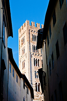 포토 JPG 해외이미지 벽 건축양식 하늘 거리 사람없음 야외 건물 세로 파란색 탑 맑음 이탈리아 흰색 도시 중세 역사 큼 아치 로마인 토스카나 해외202004 해외포토 건축물 건축 유럽 컬러 날씨 인종 크기 파일형식 이미지허브