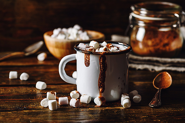 포토 JPG 해외이미지 유리병 실내 따뜻함 사람없음 아웃포커스 숟가락 머그컵 달콤 감성 코코아 마시멜로우 나무그릇 나무탁자 해외202004 해외포토 그릇 음료 컨셉 탁자 병_용기 디저트 촬영기법 수저 내부 목재 컵 맛 파일형식 이미지허브