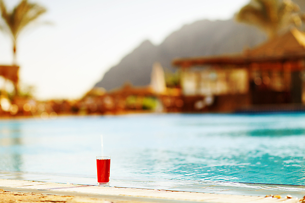 포토 JPG 해외이미지 주간 한잔 수영장 사람없음 야외 아웃포커스 칵테일 해외202004 해외포토 자연요소 1 주류 촬영기법 파일형식 이미지허브