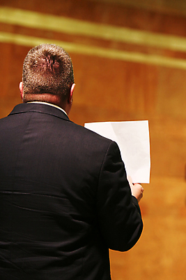 포토 JPG 해외이미지 남자 정장 사람없음 기다림 사인 VIP 특별함 해외202004 해외포토 옷 컨셉 모션 사람 파일형식 이미지허브