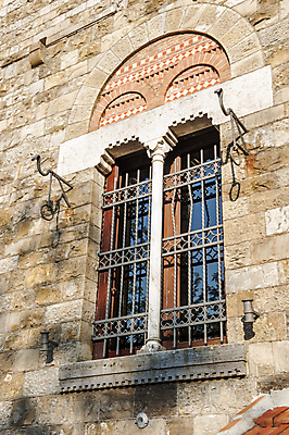 포토 JPG 해외이미지 유럽 벽 여행 백그라운드 건축양식 주택 나선형 사람없음 건물 목재 문 계단 탑 금속 골동품 바위 흰색 성 중세 역사 묘사 옛날 해외202004 해외포토 나무 건축물 건축 나라 컬러 무늬 재료 재질 돌_바위 파일형식 이미지허브