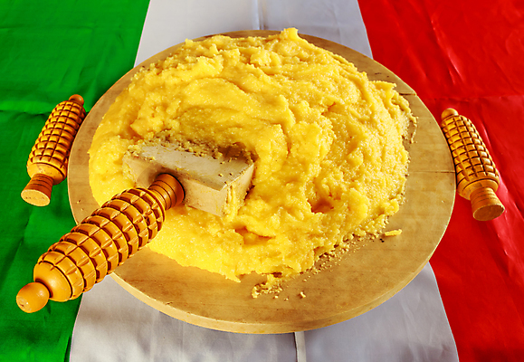 포토 JPG 해외이미지 접시 음식 손잡이 옥수수 요리 사람없음 목재 노란색 이탈리아 공구 시골 뜨거움 붓기 먹기 국자 준비 밀가루 지역 레시피 북쪽 옛날 해외202004 해외포토 나무 식기 유럽 컬러 재료 모션 주방용품 곡류 도구 가루 방향 파일형식 이미지허브