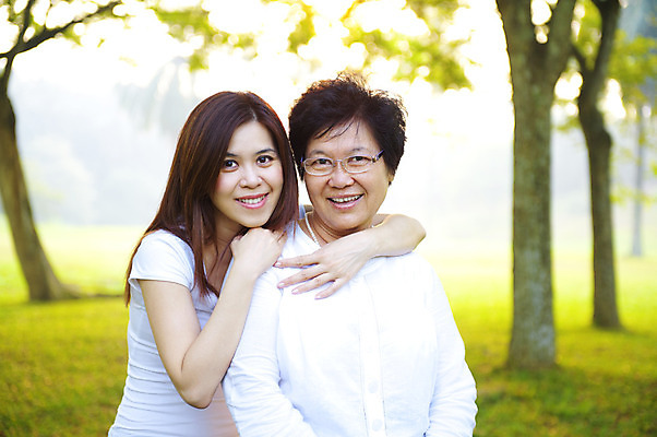 포토 JPG 해외이미지 라이프스타일 공원 여자 딸 행복 2 가족 자연 엄마 휴식 함께함 건강 사람 동양인 성인 야외 두명 초록색 정원 중국 기쁨 주름 결합 은퇴 리빙 말레이시아 내추럴 옛날 노화 해외202004 해외포토 공공시설 감정 아시아 컬러 컨셉 관계 인종 생활 생태계 파일형식 이미지허브