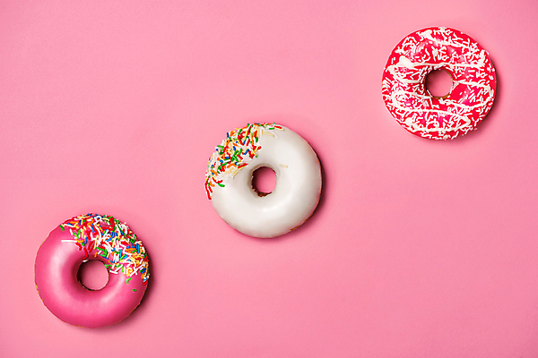 포토 JPG 해외이미지 실내 사람없음 하이앵글 도넛 달콤 분홍색배경 해외202004 해외포토 뷰포인트 분홍색 백그라운드 디저트 내부 맛 파일형식 이미지허브