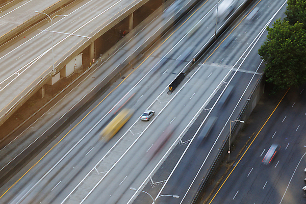 포토 JPG 해외이미지 도로 길 선 여행 백그라운드 이동 교통시설 자국 모션 자동차 추상 조명 거리 사람없음 빨간색 파란색 빛 도시풍경 어둠 황혼 새벽 운전 분노 도시 고속도로 야간 저녁 소프트포커스 속도 네온 지역 스카이라인 빛망울 강렬 방법 블러 시애틀 워싱턴 해외202004 해외포토 자연요소 감정 육상교통 컬러 교통 컨셉 무늬 촬영기법 풍경 미국 일몰 시설 파일형식 이미지허브