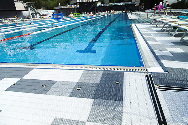 포토 JPG 해외이미지 라이프스타일 디자인 길 스포츠 건축양식 하늘 호텔 휴가 휴식 바닥 주택 실내 건강 사람 소년 사람없음 야외 목재 물 파란색 빛 반사 정원 수영 스파 경쟁 젖음 투명 고급 갑판 빌라 휴양지 해외202004 해외포토 자연요소 나무 남자 건축 어린이 컬러 컨셉 배_교통 재료 숙소 내부 건물 생활 장소 수상스포츠 파일형식 이미지허브