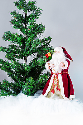 포토 JPG 해외이미지 나무 전통 응시 행복 어린이 크리스마스 겨울 휴가 새해 기념 선물 미술 웃음 정장 성인 사람없음 빨간색 초록색 빛 장난감 산타클로스 파티 축제 기쁨 종 축하 12월 솜털 전나무 고립 양털 클라우스 해외202004 해외포토 식물 시선 옷 계절 기념일 감정 컬러 컨셉 문화예술 표정 사람 이벤트 날짜 파일형식 이미지허브