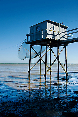 포토 JPG 해외이미지 직업 전통 유럽 밧줄 바다 백그라운드 건축양식 자연 조류 낚시 휴식 사람없음 야외 건물 목재 물 파란색 프랑스 흰색 기둥 그물 오두막 정사각형 말뚝 대서양 해외202004 해외포토 자연요소 도형 나무 동물 건축물 건축 나라 줄 컬러 컨셉 재료 레저 생태계 파일형식 이미지허브