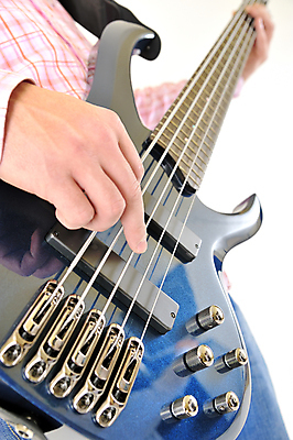 포토 JPG 해외이미지 남자 별 줄 음악 노래 손가락 놀이 사람없음 빛 금속 점프 힘 소리 콘서트 공연 연주자 음악가 가수 무대 CD 기구 기타 청바지 시원함 클럽 정사각형 롤 시끄러움 기타리스트 재즈 멜로디 뮤지컬 베이스 철강 팝 플레이어 스타일 해외202004 해외포토 자연요소 도형 직업 손 바지 모션 재질 현악기 문화예술 사람 이벤트 파일형식 이미지허브