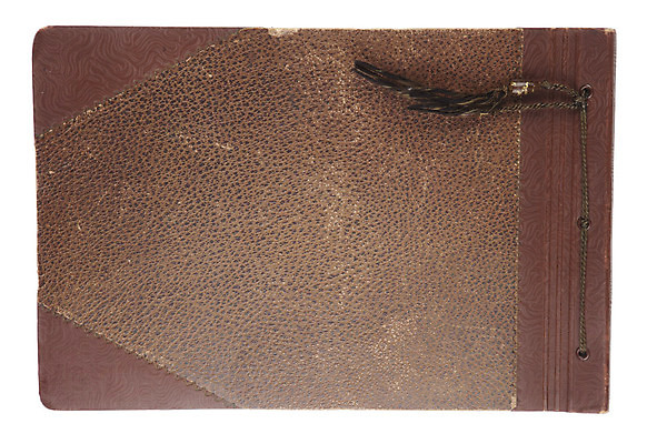 포토 JPG 해외이미지 디자인 종이 백그라운드 사람없음 장식 책 손상 수확 골동품 덮개 흰색 오픈 가죽 앨범 문서 복고 페이지 고립 구식 그런지 옛날 핸드메이드 포트폴리오 해외202004 해외포토 컬러 컨셉 농업 뚜껑 파일형식 이미지허브