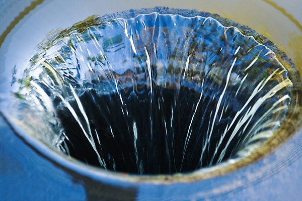 포토 JPG 해외이미지 자연 사람없음 물 파란색 반사 폭포 젖음 흐름 추위 원형 구멍 투명 액체 개울 닫기 떨어짐 효과 해외202004 해외포토 자연요소 도형 컬러 컨셉 모션 강 생태계 파일형식 이미지허브