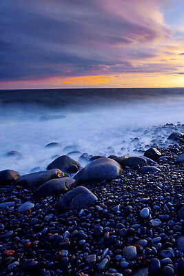 포토 JPG 해외이미지 계절 파도 바다 분홍색 백그라운드 자연 하늘 따뜻함 노르웨이 풍경 사람없음 야외 빨간색 물 파란색 빛 태양 반사 일출 봄 흐름 안개 바위 흰색 닫기 저녁 묘사 분무기 해외202004 해외포토 자연요소 유럽 컬러 컨셉 모션 날씨 노을 돌_바위 야간 생태계 파일형식 이미지허브
