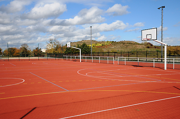 포토 JPG 해외이미지 스포츠 농구 사람없음 빨간색 달리기 경기장 프랑스 트랙 땅바닥 해외202004 해외포토 유럽 컬러 스포츠시설 모션 바닥 구기 파일형식 이미지허브