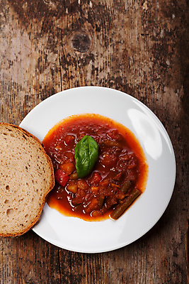 포토 JPG 해외이미지 유럽 빵 조각 잎 토마토 채소 감자 육류 요리 사람없음 목재 식사 빵집 가을 흰색 시골 신선 뜨거움 사발 맛 수프 널 자르기 먹기 향신료 매움 서빙 후추 바질 점심식사 입가심 핸드메이드 해외202004 해외포토 나무 식물 계절 나라 음식 컬러 컨셉 식재료 재료 모션 상점 사기그릇 향미료 파일형식 이미지허브