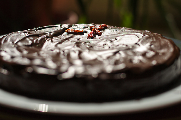 포토 JPG 해외이미지 접시 음식 부분 디저트 사람없음 빨간색 파란색 갈색 케이크 초콜릿 얼음 어둠 신선 달콤 맛 굽기 크림 심플 토핑 베리 코코아 블랙베리 충동구매 무스 핸드메이드 해외202004 해외포토 자연요소 식기 음료 컬러 컨셉 과일 쇼핑 구이 과소비 파일형식 이미지허브