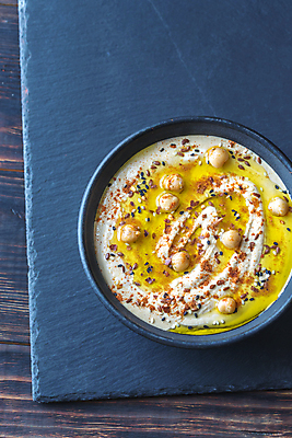 포토 JPG 해외이미지 그릇 실내 사람없음 하이앵글 병아리콩 중동음식 돌접시 나무배경 해외202004 훔무스 해외포토 식기 접시 음식 뷰포인트 백그라운드 콩 내부 파일형식 이미지허브