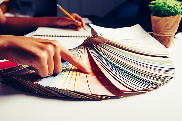 포토 JPG 해외이미지 직업 손 디자인 백그라운드 패턴 일러스트 비즈니스 탁자 직장 기술 창조 미술 사람없음 그래픽 컴퓨터 컬러풀 사무실 알약 펜 견본 디지털 스크린 모니터 공구 업무 작업 신용카드 그리기 팔레트 디자이너 책상 그림 예술가 브레인스토밍 해외202004 해외포토 컬러 가구 무늬 회사 모션 문화예술 신체부위 금융 전자제품 필기구 약 도구 파일형식 이미지허브