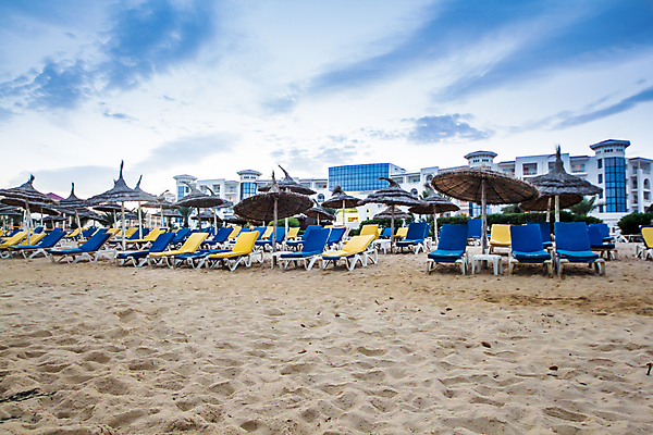 포토 JPG 해외이미지 구름 모래 파도 바다 여행 의자 우산 자연 하늘 휴가 휴식 따뜻함 풍경 사람없음 물 여름 파란색 햇빛 태양 여행객 맑음 그늘 지중해 휴양지 튀니지 파라다이스 해외202004 해외포토 자연요소 계절 컬러 가구 컨셉 아프리카 날씨 사람 장소 생태계 파일형식 이미지허브