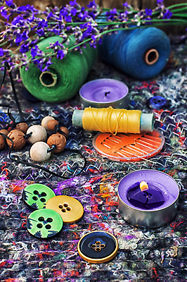 포토 JPG 해외이미지 디자인 옷 꽃 산업 줄 줄기 무지개 불 취미 사람없음 빛 유행 나뭇가지 공구 직물 업무 원형 실 수리 코드 바느질 실크 복고 땀 향기 실타래 자수 섬유 라벤더 수공예 얼레 재단 재단사 감싸기 핸드메이드 해외202004 해외포토 자연요소 도형 나무 식물 직업 모션 도구 작업 공예 허브 냄새 파일형식 이미지허브