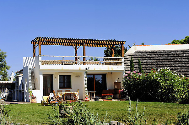 포토 JPG 해외이미지 디자인 외관 유럽 건축양식 창문 하늘 휴가 아파트 주택 사람없음 야외 여름 파란색 빛 정원 프랑스 흰색 재산 빌라 지역 스타일 해외202004 해외포토 계절 건축 나라 컬러 건물 금융 파일형식 이미지허브