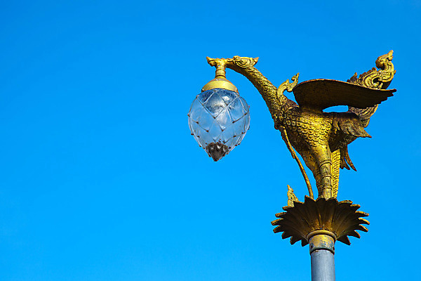 포토 JPG 해외이미지 동물 전통 디자인 문화 조각 전구 태국 하늘 미술 사람없음 야외 장식 빛 조각상 금속 힘 흰색 램프 황금 큼 철 심볼 사인 고립 철강 스타일 해외202004 해외포토 아시아 컬러 재질 문화예술 조명 조형물 크기 파일형식 이미지허브