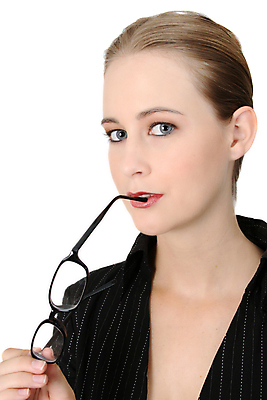 포토 JPG 해외이미지 백인 모델 직업 여자 안경 여유 포즈 한명 사람 20대 금발 유행 비즈니스우먼 정중 특징 스타일 해외202004 해외포토 서양인 1 헤어스타일 잡화 감정 컨셉 비즈니스 청년 직장인 파일형식 이미지허브