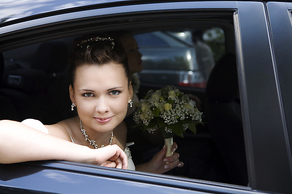 포토 JPG 해외이미지 여자 행복 꽃다발 결혼 창문 자동차 한명 성인 화장품 기쁨 부채 해외202004 해외포토 1 꽃 감정 육상교통 사람 이벤트 뷰티 파일형식 이미지허브