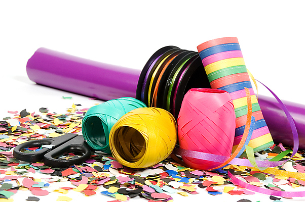 포토 JPG 해외이미지 전통 디자인 리본 종이 크리스마스 패턴 휴가 선물 이벤트 사람없음 장식 빨간색 상자 장비 흰색 축하 생일 화려 활 준비 실타래 패키지 포장소품 해외202004 해외포토 기념일 컬러 컨셉 무늬 포장 오브젝트 포장재료 파일형식 이미지허브